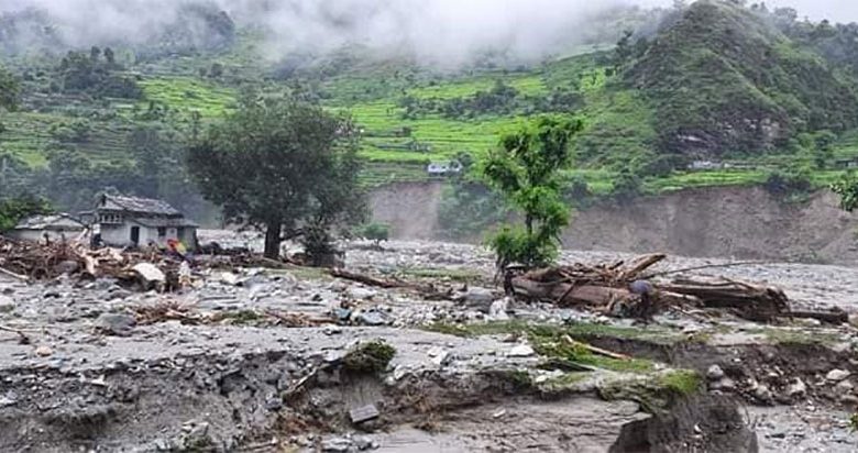 बाजुरामा पहिरोबाट ६२ परिवार विस्थापित