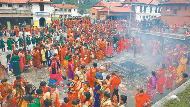 साउनको दोस्रो सोमबार ः पशुपतिनाथलगायत देशभरका शिवालयमा भक्तजनको भीड